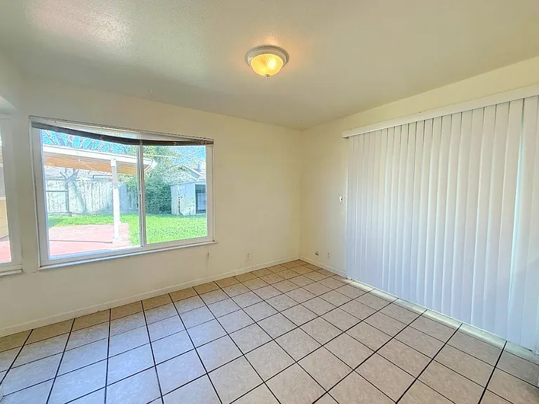 455 Columbia Ave — Photo 5