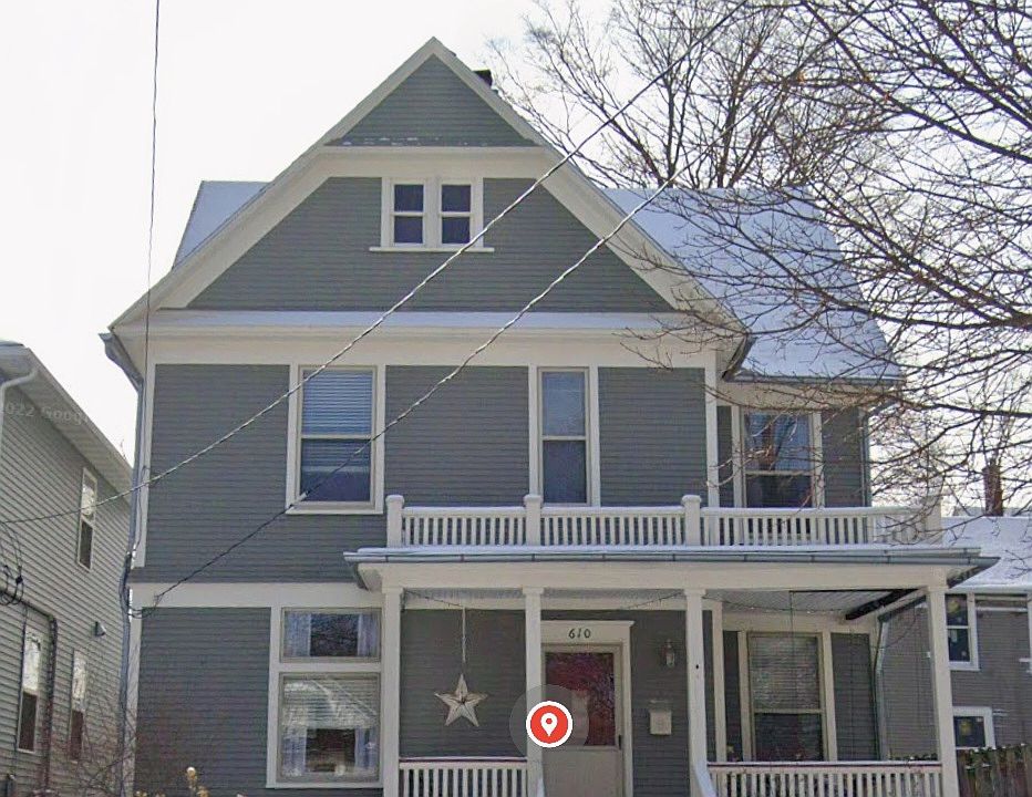 1st image of 610 Pleasant St SE