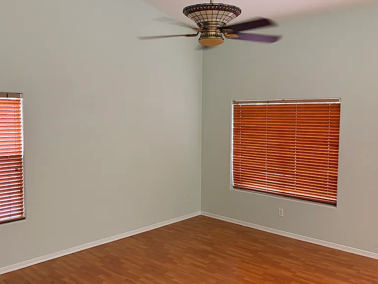 685 W Douglas Ave — Photo 11