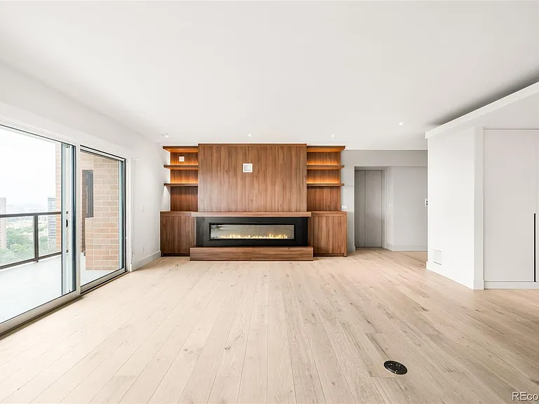 1133 Race St #16B — Photo 6