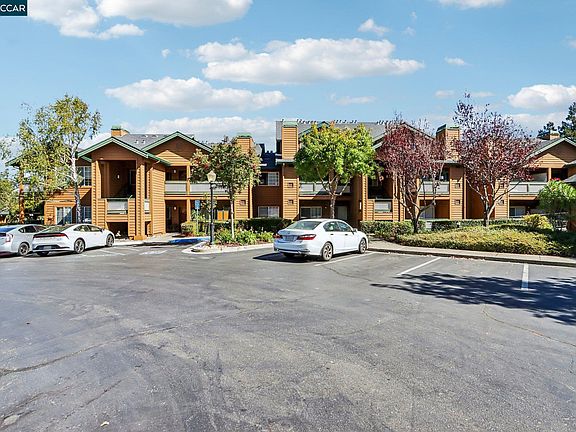 2nd image of 204 Stone Pine Ln