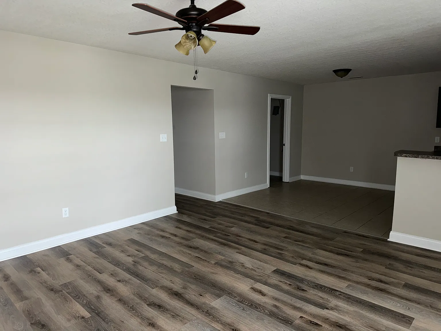 3 bed, 1200 sqft, $1,550 — Photo 4