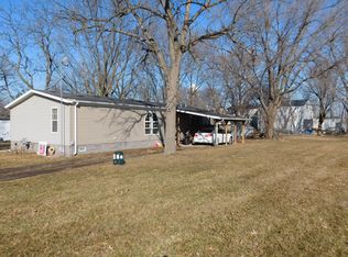 320 Cemetery Ln, Grandview, IA 52752