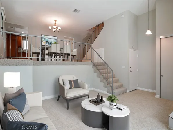 23007 Del Valle St, Woodland Hills, CA 91364