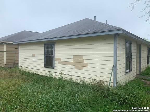 2nd image of 414 Amires Pl