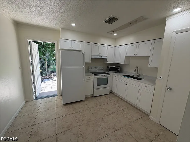 5829 Casablanca Ct — Photo 7