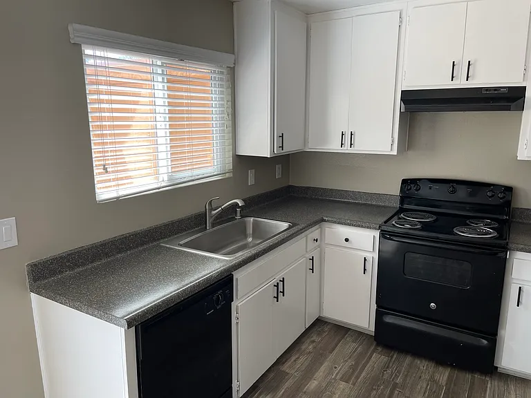 3215 Apache Ave #4 — Photo 3
