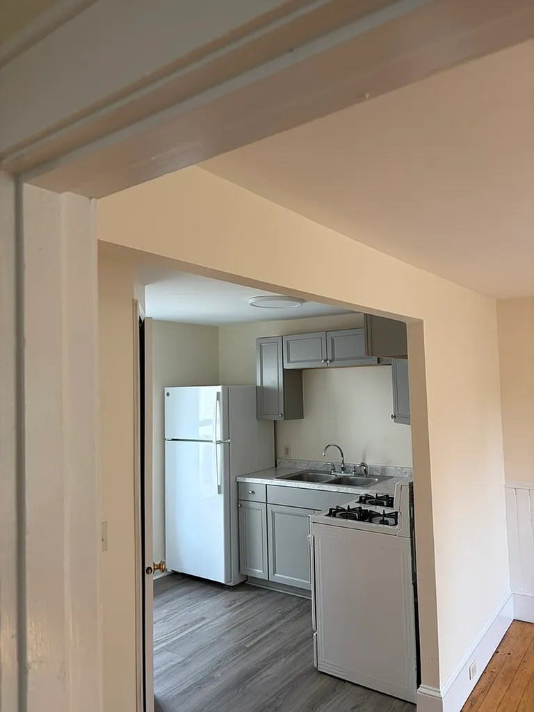2 bed, $2,000 — Photo 2