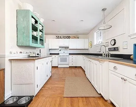 83 Woodchester Dr — Photo 3