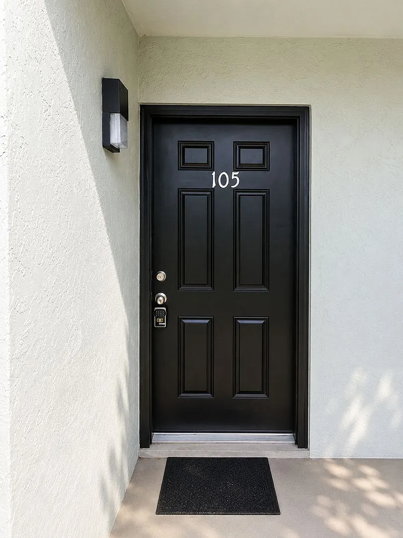 1 Bed / 1 Bath Apartment for Rent Somerset Park Community — Photo 2