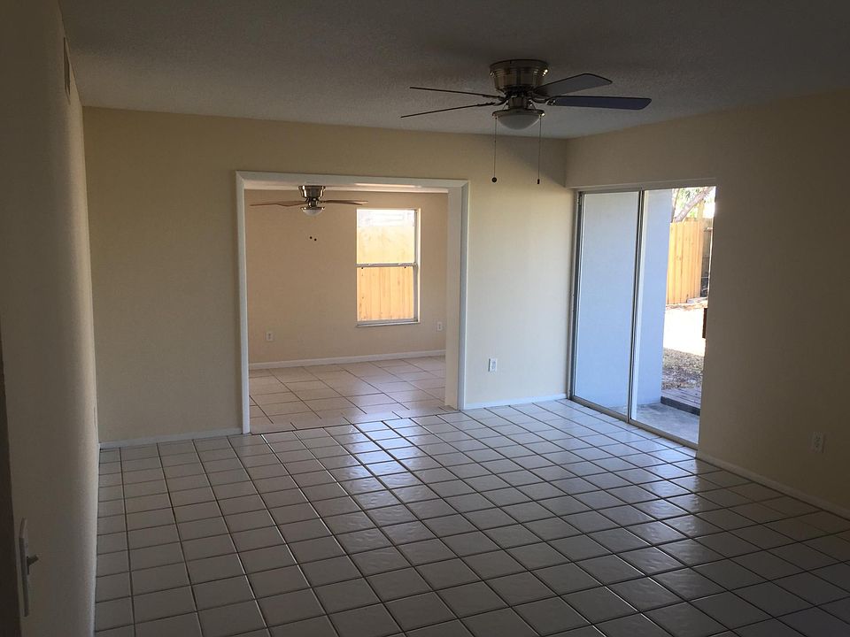 2nd image of 714 Bianca Dr NE