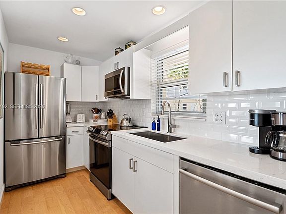 5th image of 341 N Birch Rd APT 209