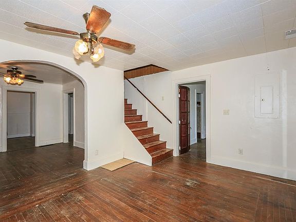 3rd image of 718 Market St