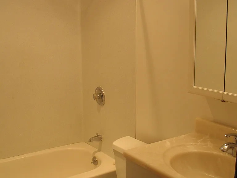 Villa Des Moines Apartments — Photo 12