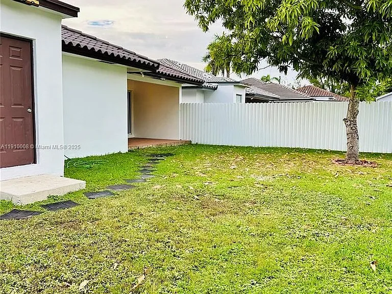 1101 NW 134th Pl — Photo 17