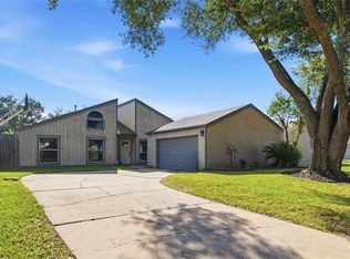 2211 Kinbrook Dr, Houston, TX 77077