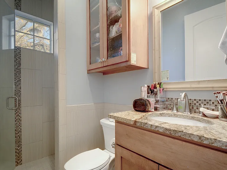 3005 Washington Sq — Photo 19