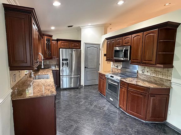 4th image of 22699 Royal Crown Ter E