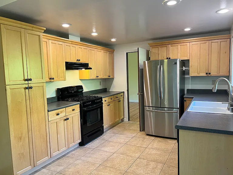233 Calvin Pl — Photo 8