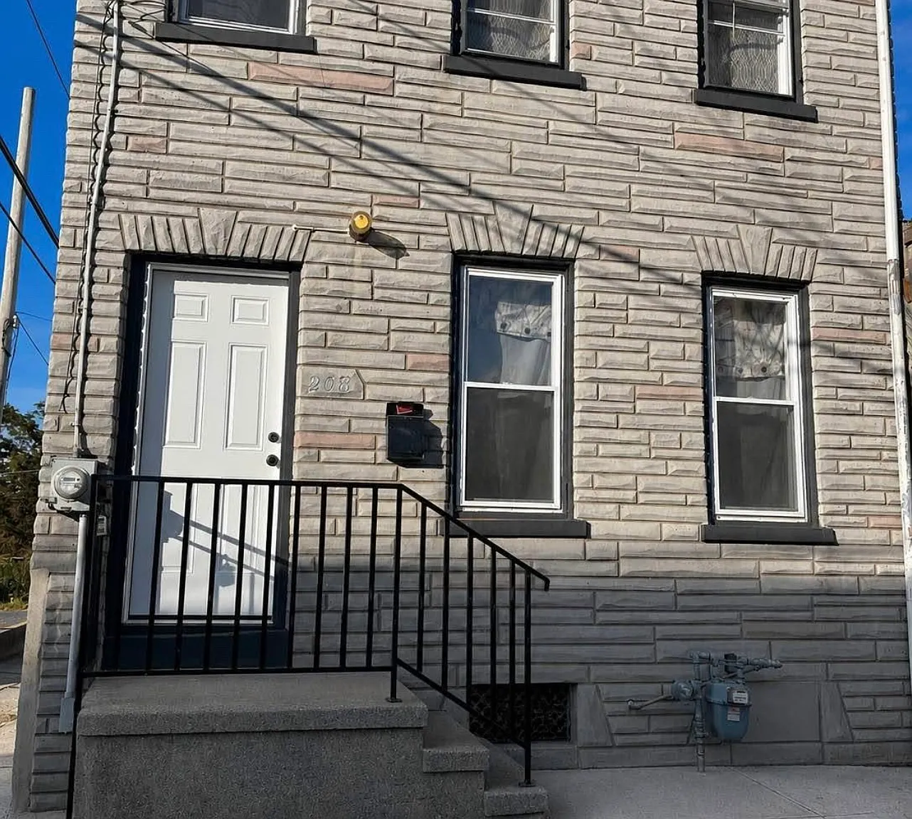 3 bed, 1174 sqft, $1,600 — Photo 1