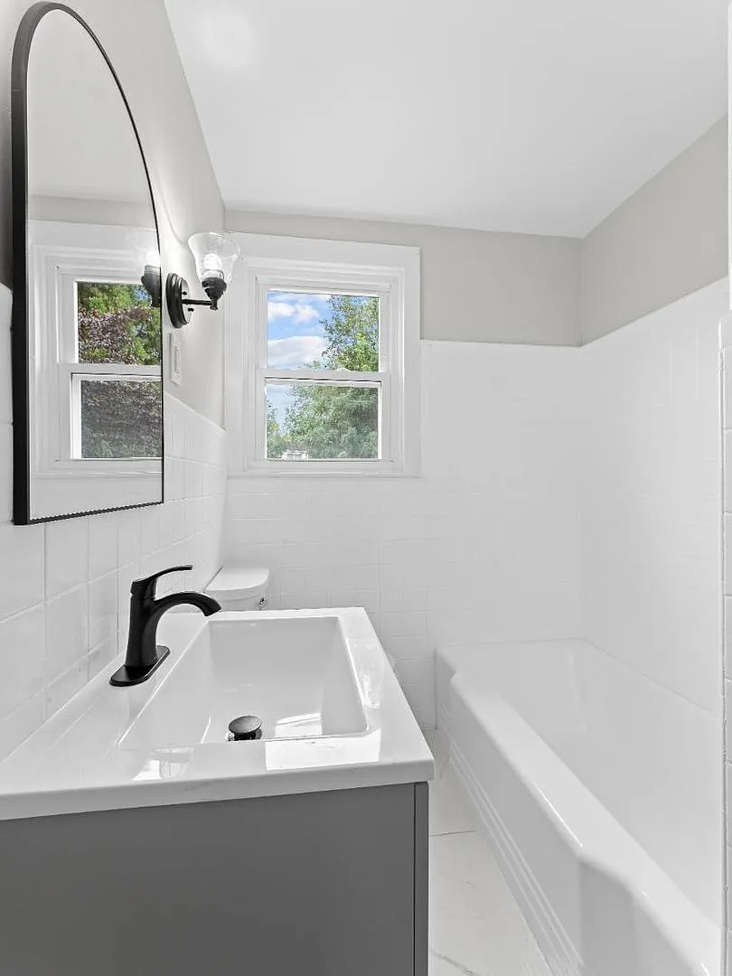 Beautifully Renovated 3-Bedroom, 1.5-Bath Home with Modern Kitchen & Driveway Parking in Mt. Ephr... — Photo 3