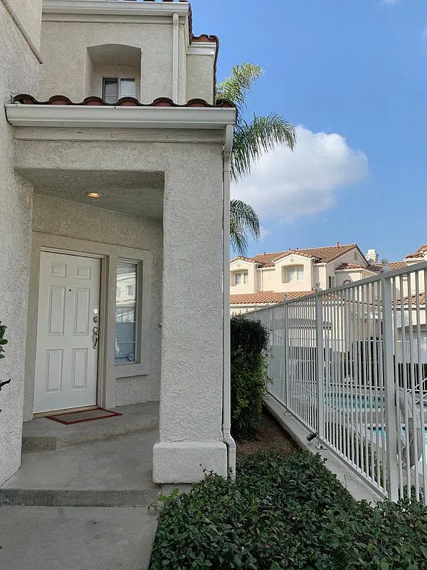 3 bed, 3.0 bath, 1752 sqft, $3,400 — Photo 1