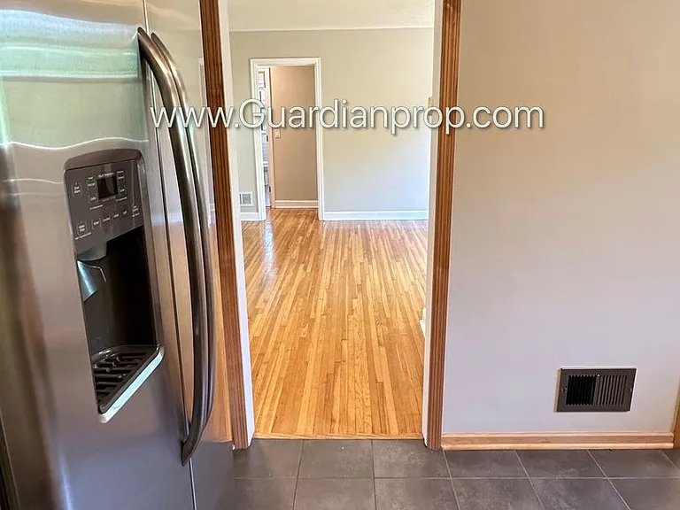 1020 Orkla Dr — Photo 5