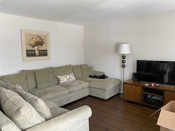2nd image of 9 Yennicock Ave