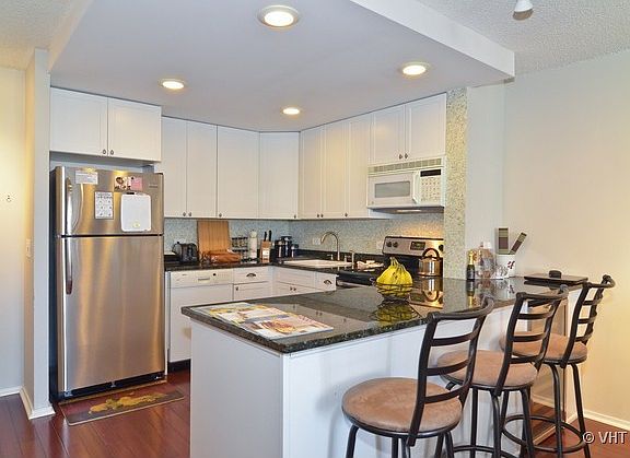 4th image of 801 S Plymouth Ct APT 703