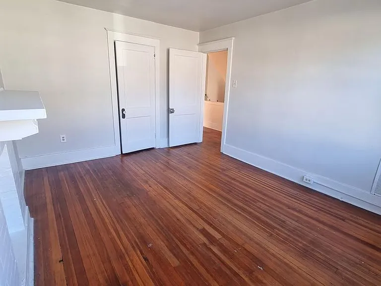 200-222 Laurel Ave — Photo 7