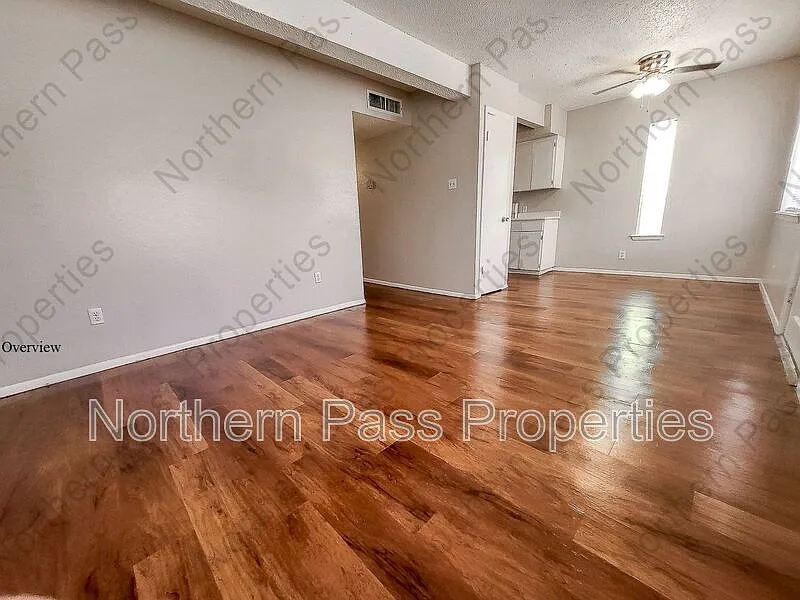 Building Photo - 5209 Carousel Dr #R-6