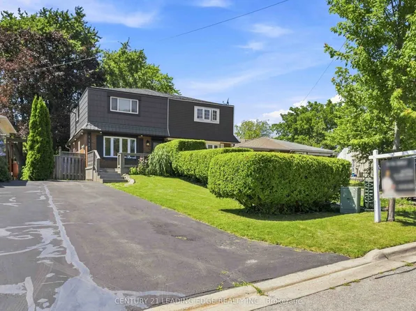 1128 Valley Ct N, Oshawa, ON L1J 3M5