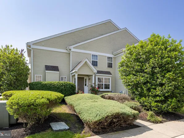 32 Granite Ln #8, Chester Springs, PA 19425