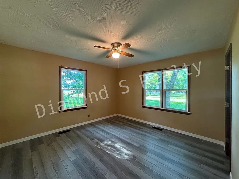 1277 E Wayland St — Photo 4
