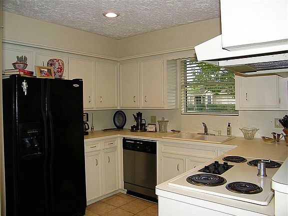 4th image of 32 Windsor Ct