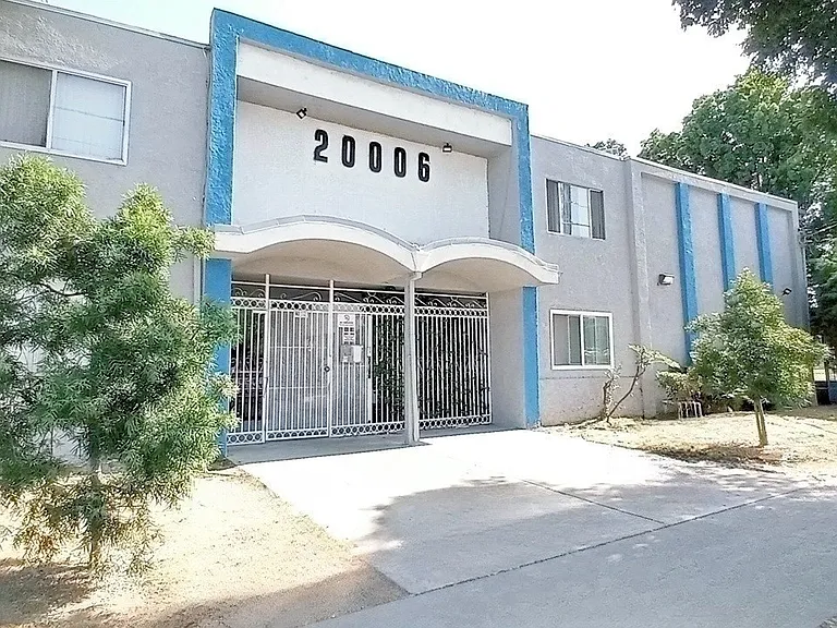 20006 Roscoe Blvd — Photo 10