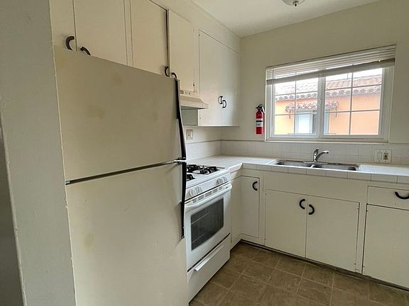2nd image of 6640 Del Playa Dr #B