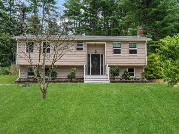 10 Nipmuc Trl, West Greenwich, RI 02817