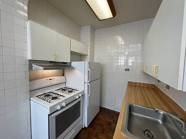 431 West Roscoe Street — Photo 25