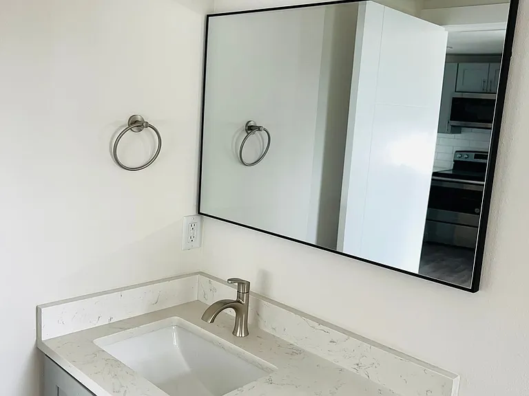 South Lane Apartments — Photo 24