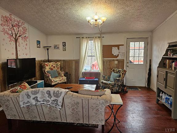3rd image of 413 Plum Branch Rd