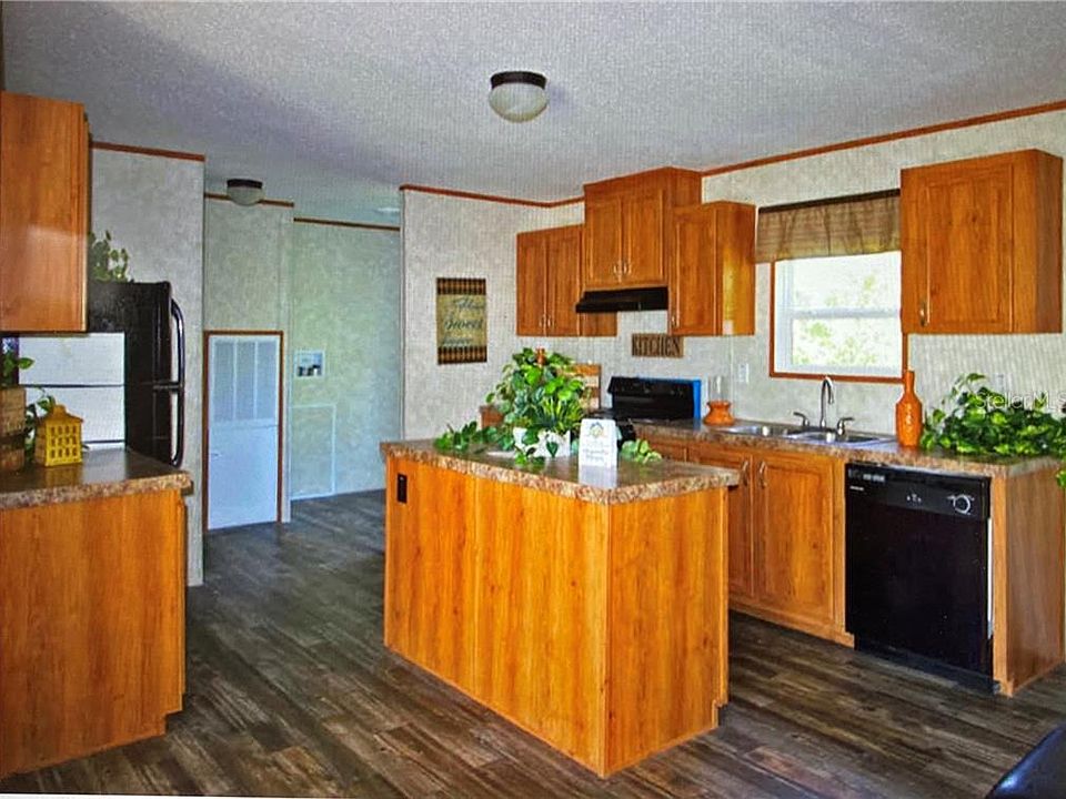 2nd image of 3965 SE 8th Ave