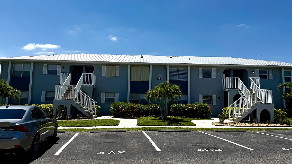 Building Photo - 25050 Sandhill Blvd #4B3