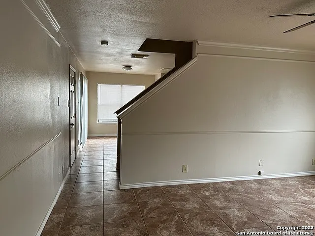 5022 River Kenton — Photo 2