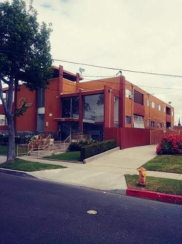 1st image of 629 E Queen St APT 1