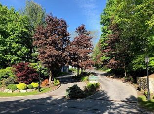 29 Timber Rdg, Mount Kisco, NY 10549