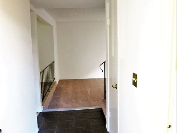 4th image of 10323 Greenwood Ct APT 2