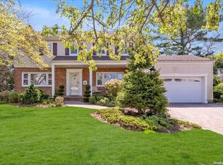 1665 Warwick Rd, Hewlett, NY 11557