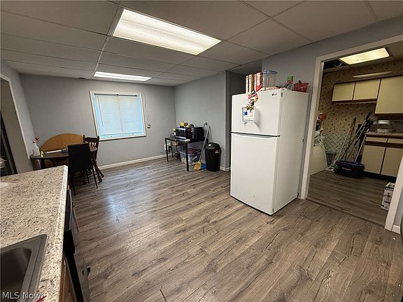 5th image of 140 School St