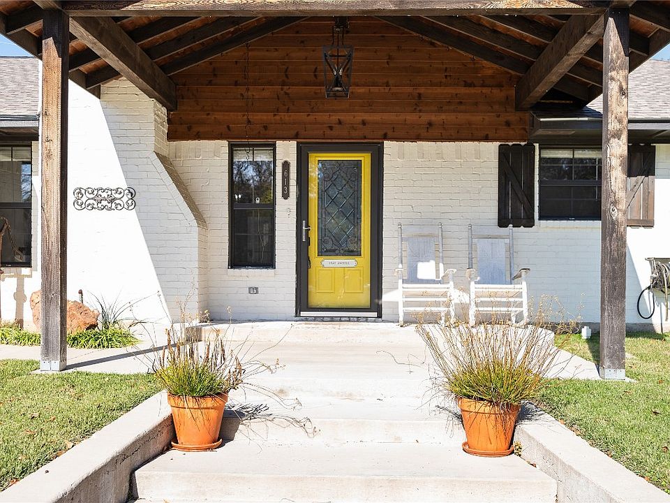 1st image of 613 Gearner Dr